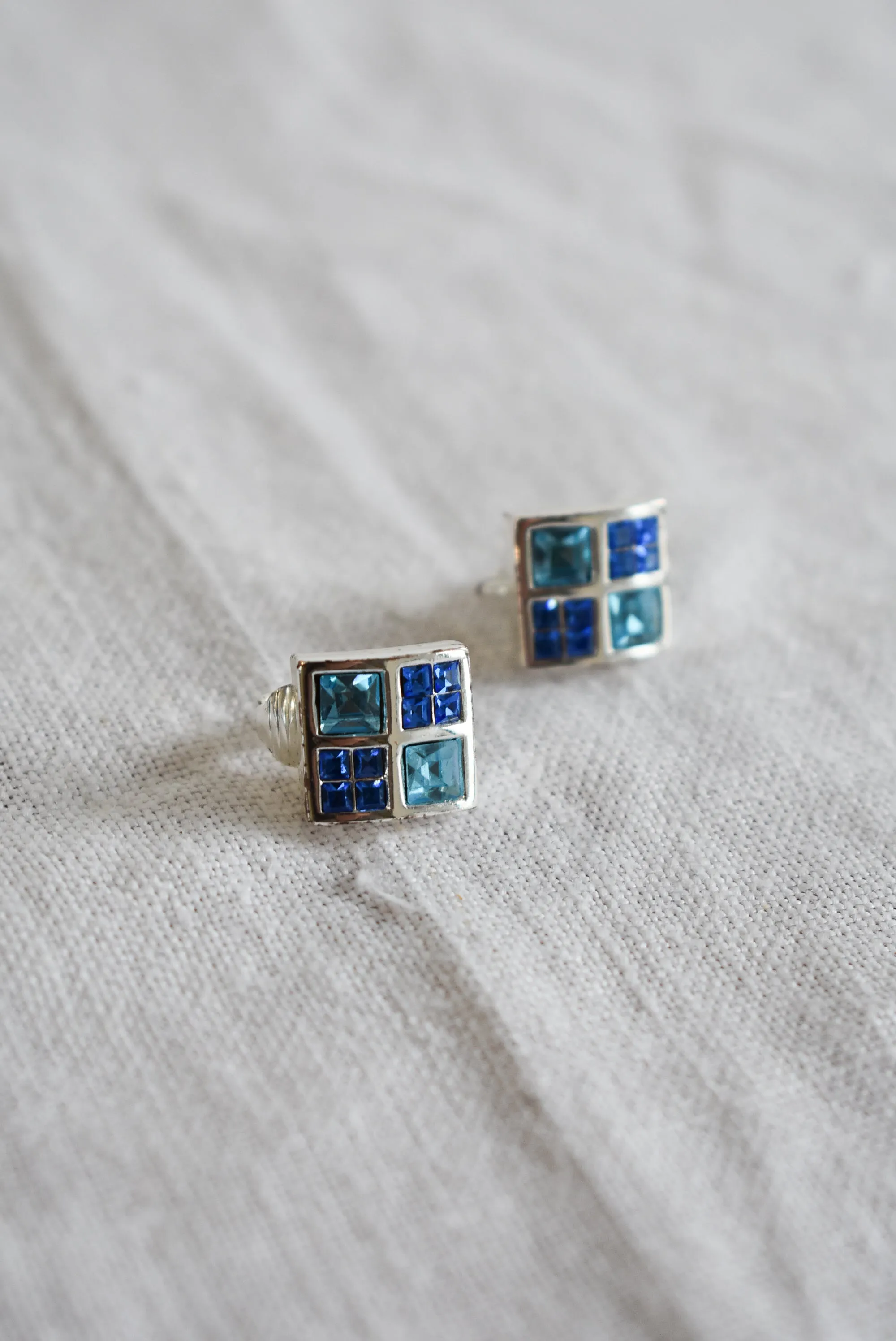 Retro blue glass diamante clip on studs